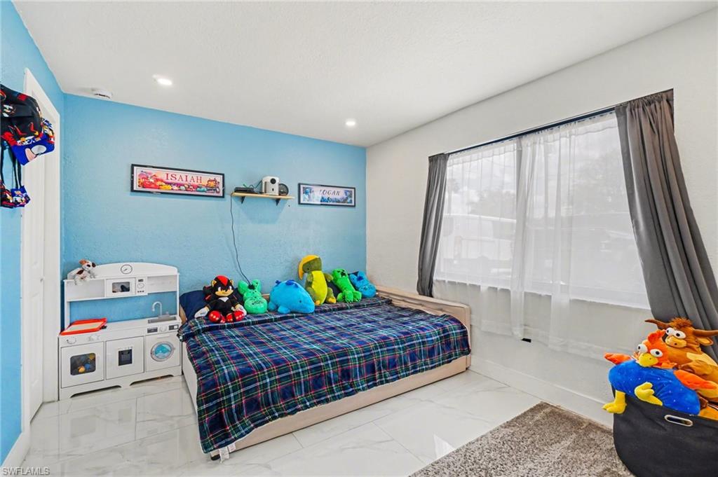 HOLEUSA ESTATES - Residential