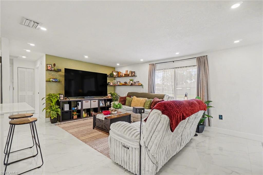 HOLEUSA ESTATES - Residential