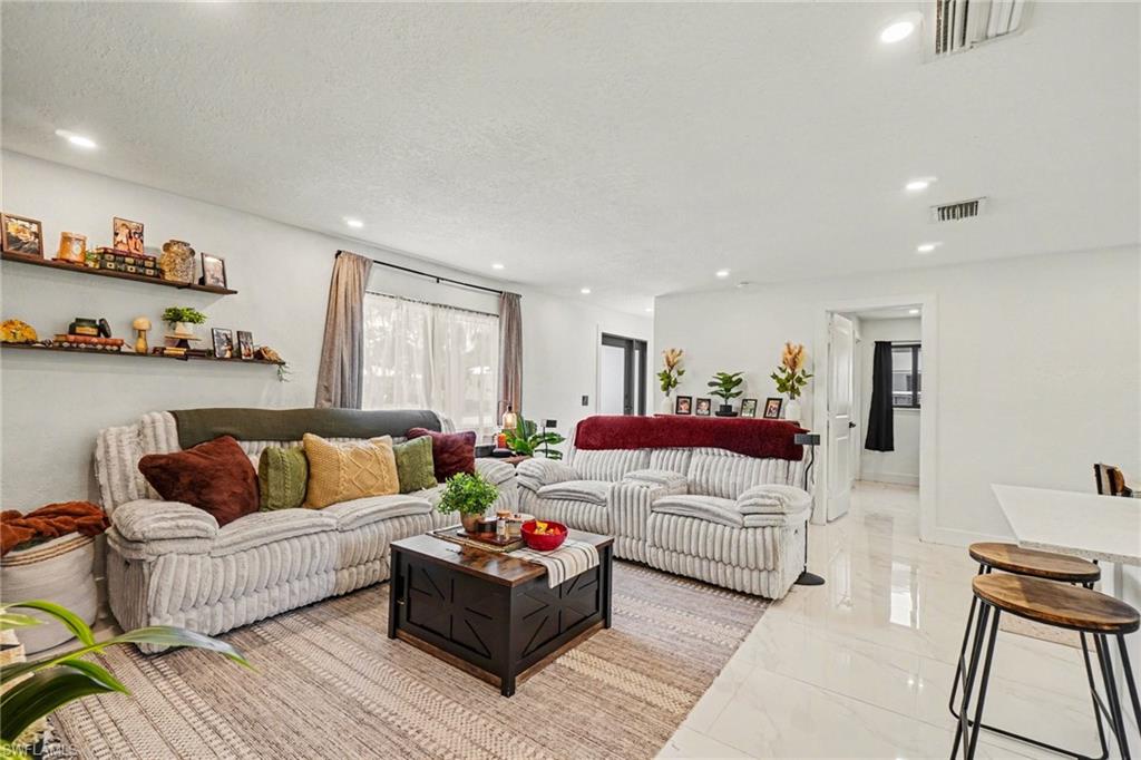 HOLEUSA ESTATES - Residential