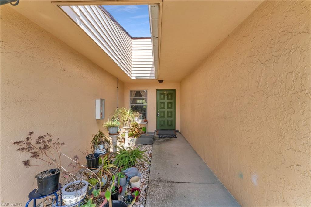 PALM TREE CONDO - Residential