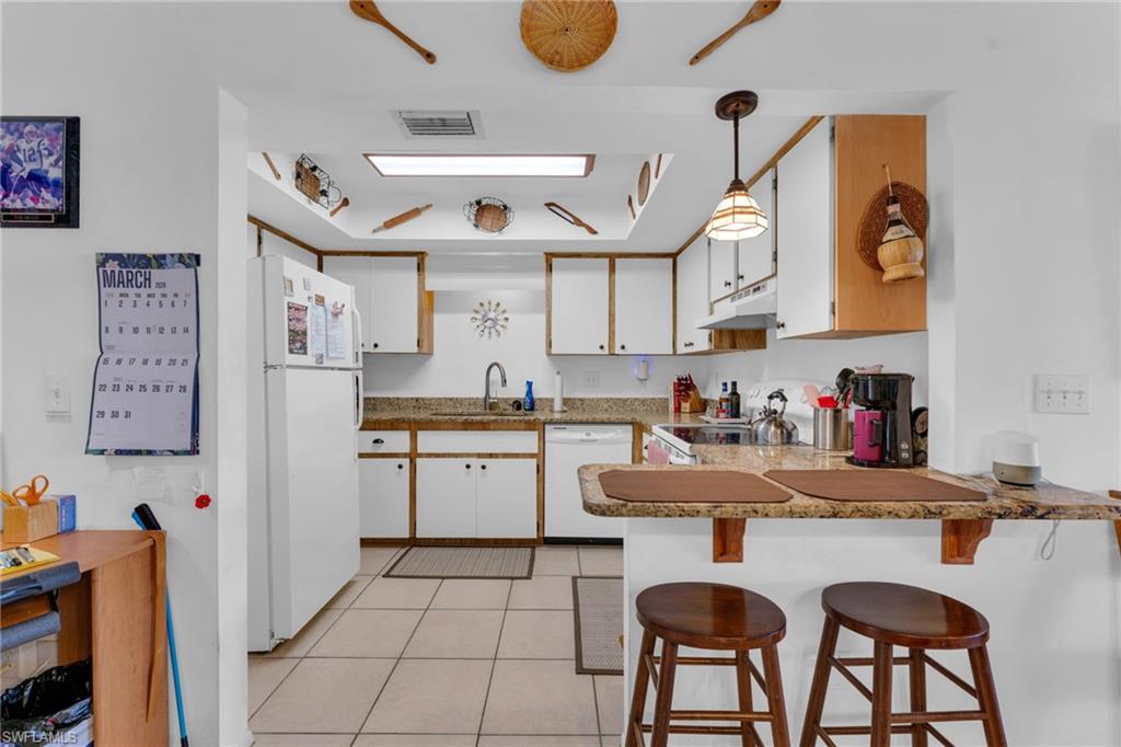 PALM TREE CONDO - Residential