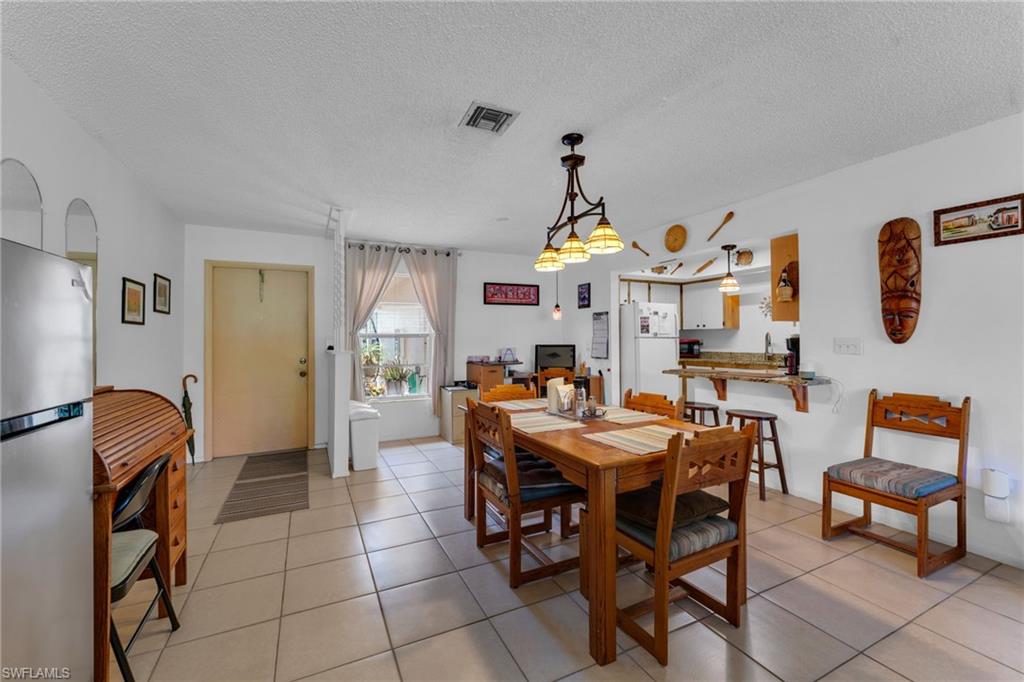 PALM TREE CONDO - Residential