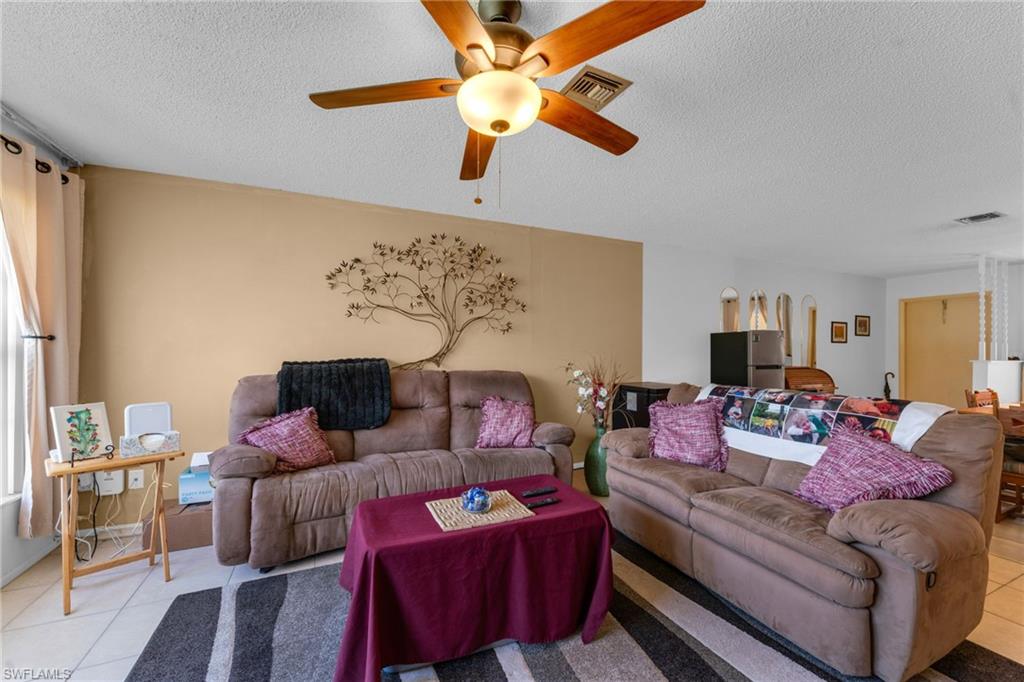 PALM TREE CONDO - Residential