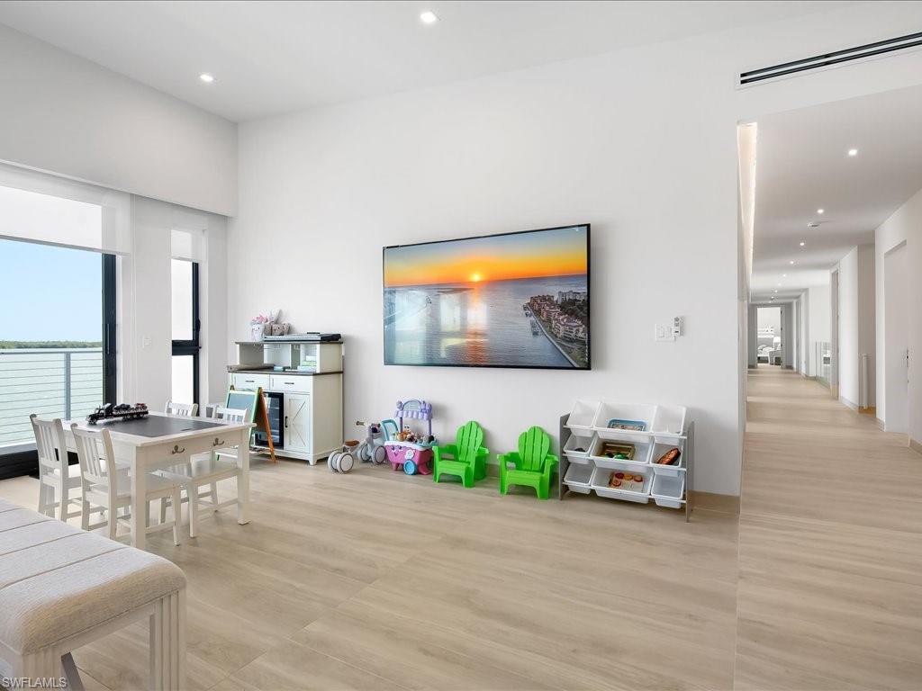 MARCO BEACH - Residential