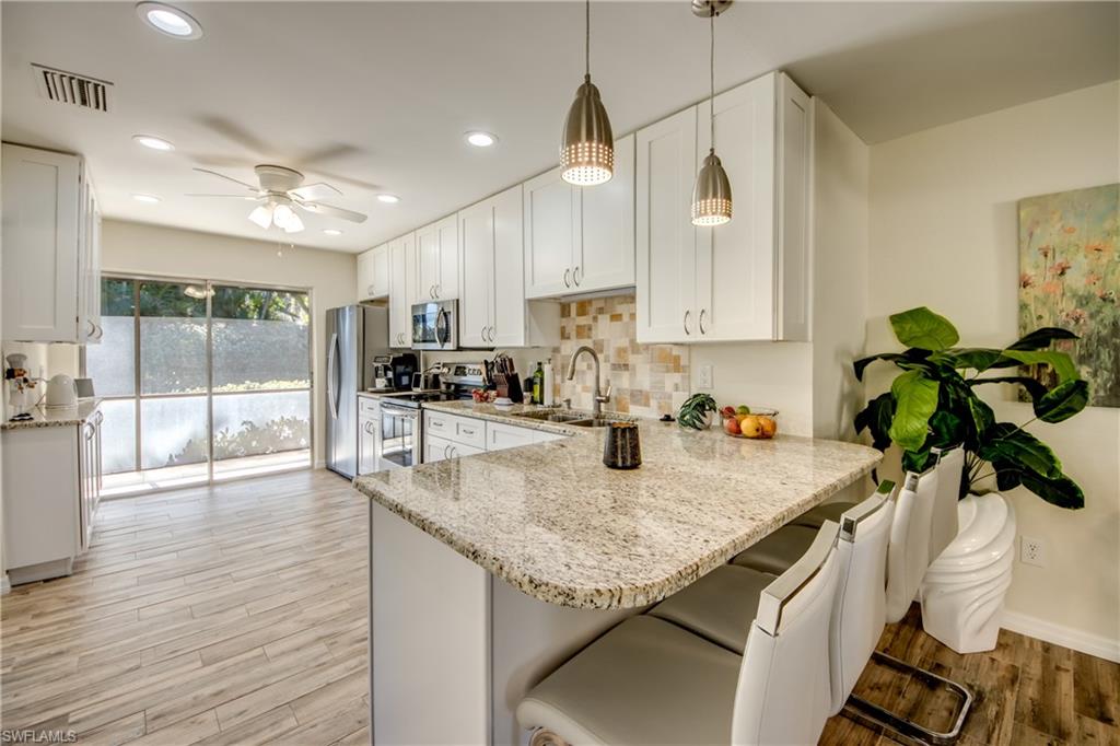 ROYAL WOODS - Residential