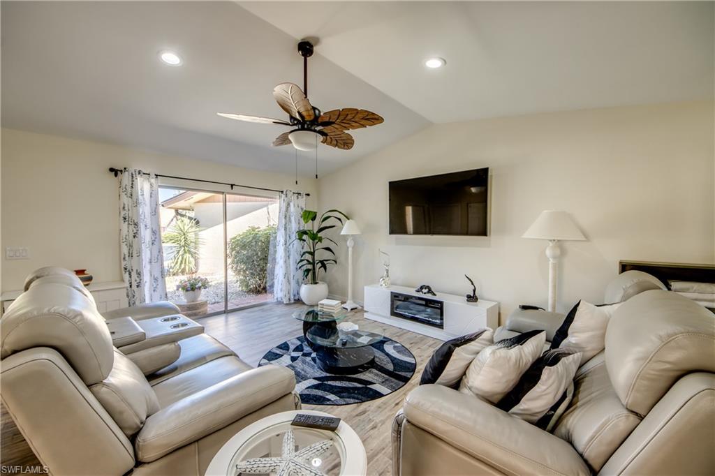 ROYAL WOODS - Residential