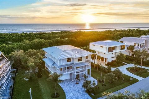 A home in MARCO ISLAND