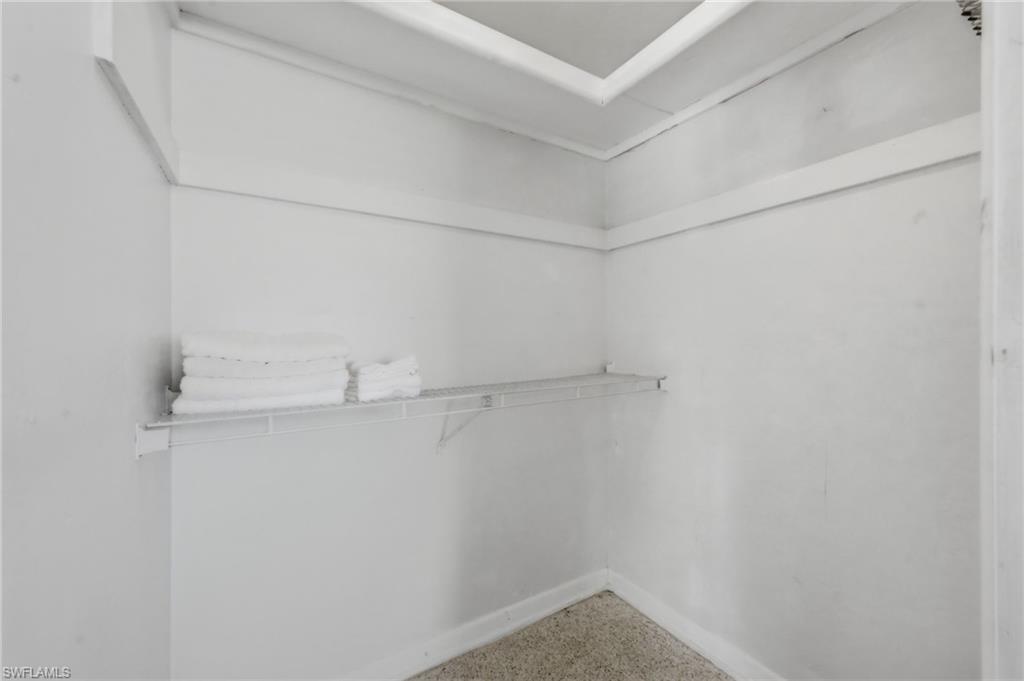 COUNTRY CLUB - Residential Lease