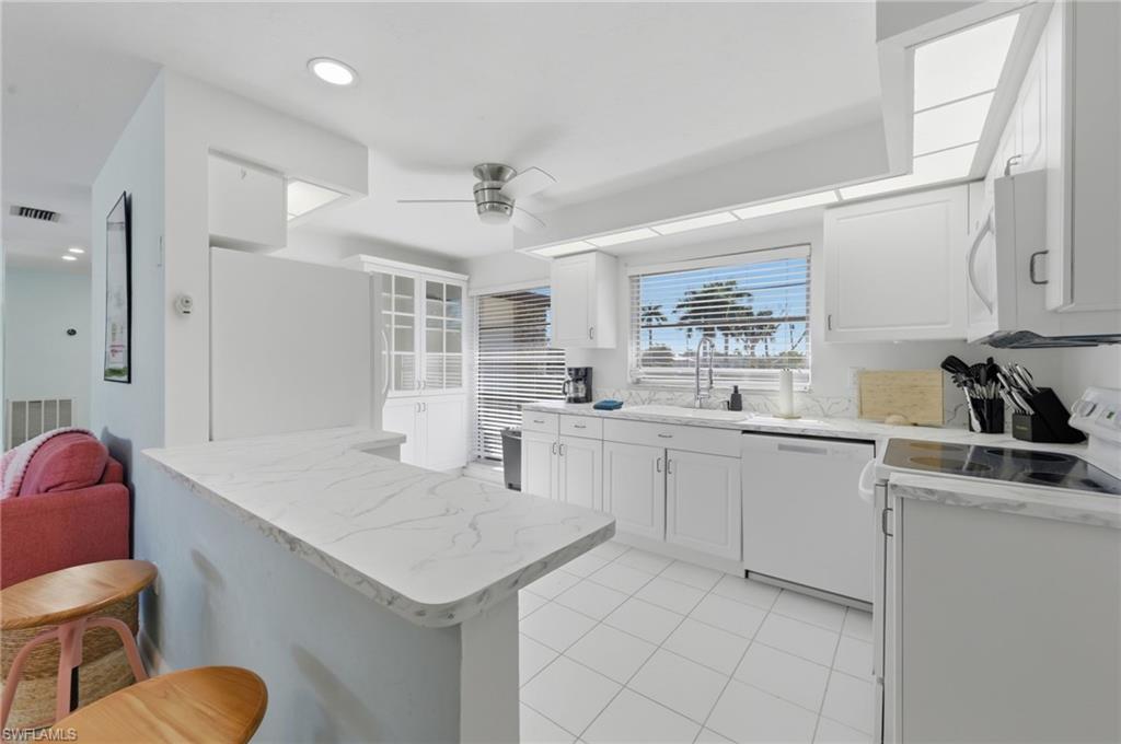 COUNTRY CLUB - Residential Lease