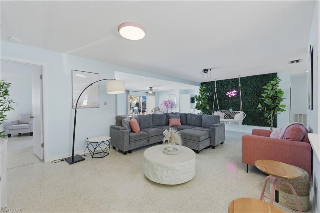 COUNTRY CLUB - Residential Lease