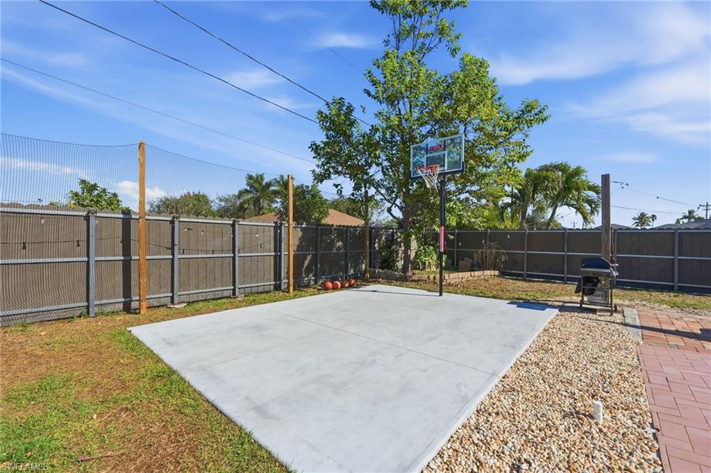 COUNTRY CLUB - Residential Lease