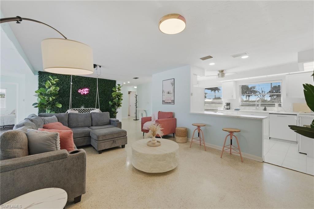 COUNTRY CLUB - Residential Lease