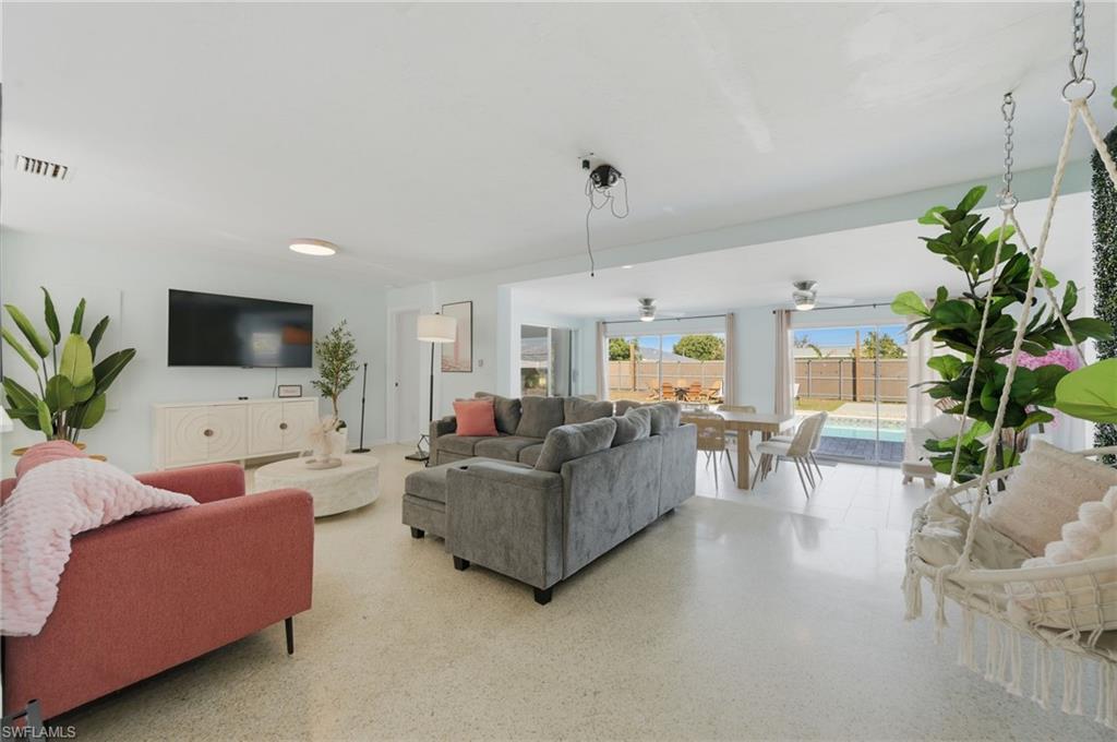 COUNTRY CLUB - Residential Lease