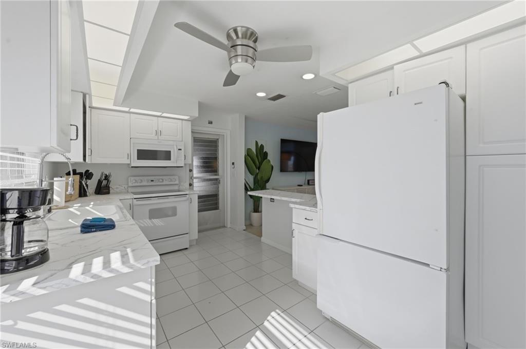 COUNTRY CLUB - Residential Lease