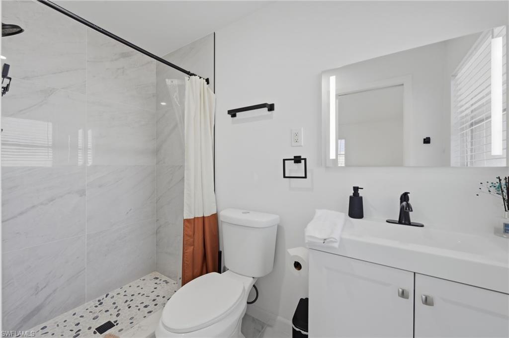 COUNTRY CLUB - Residential Lease