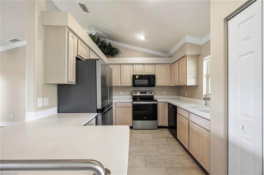 VARSITY LAKES - Residential