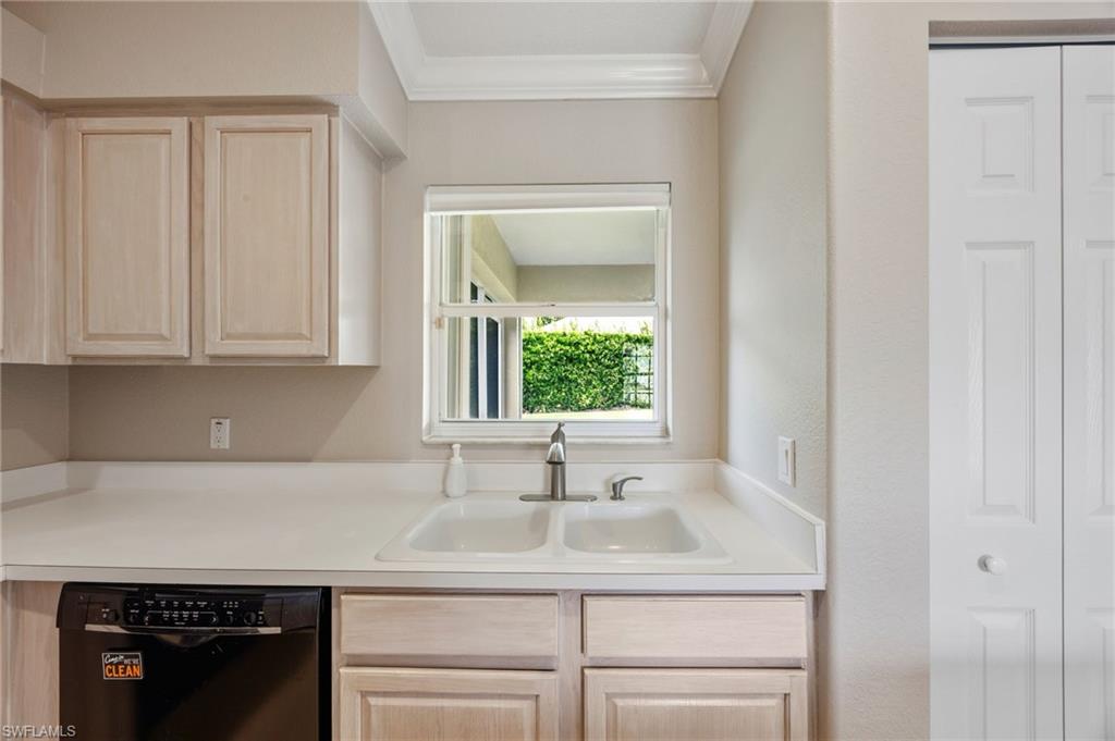 VARSITY LAKES - Residential