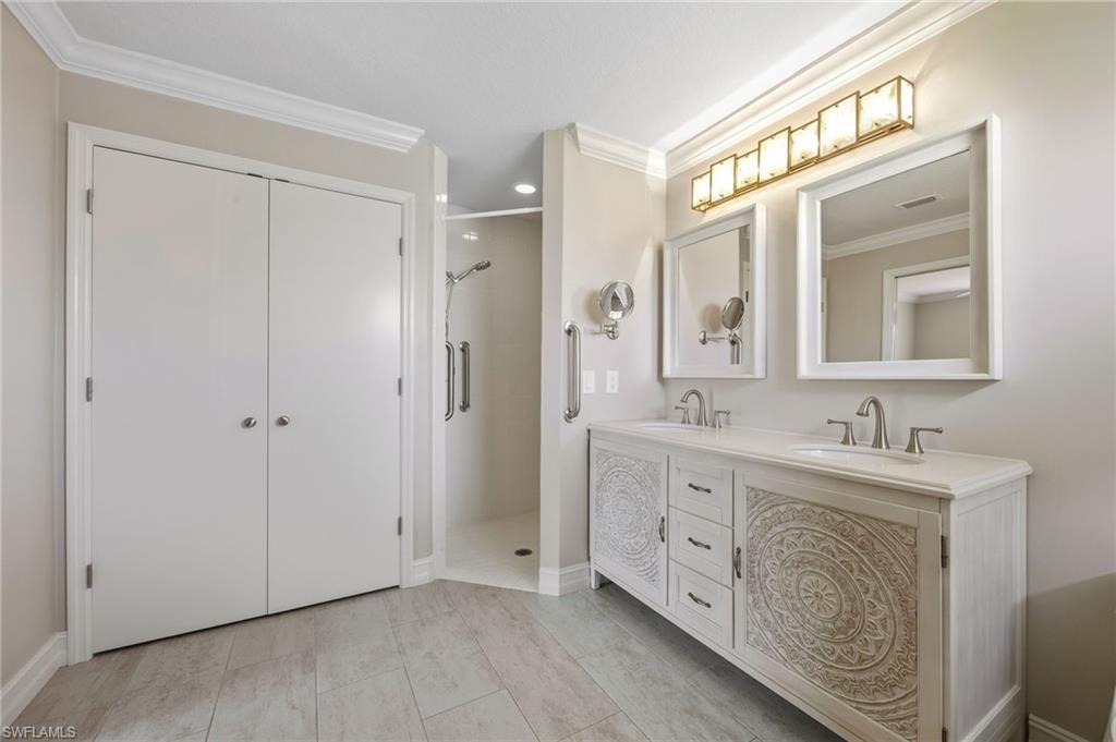 VARSITY LAKES - Residential