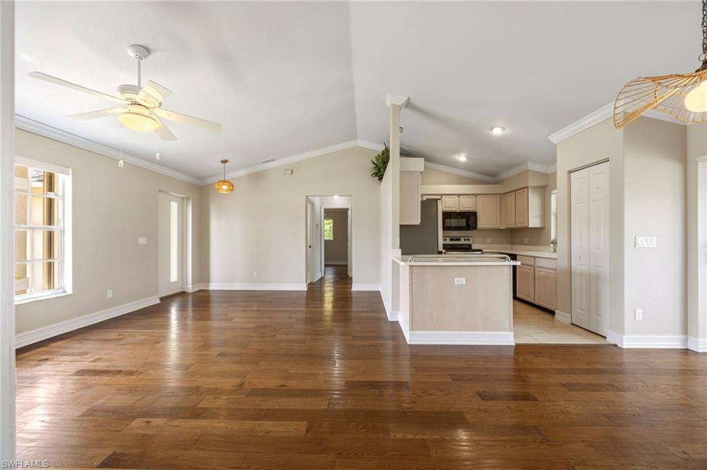 VARSITY LAKES - Residential