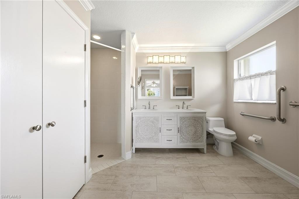 VARSITY LAKES - Residential