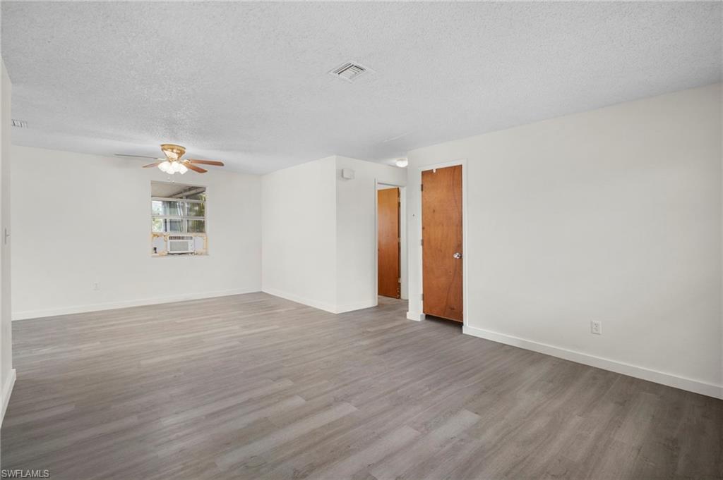 SAN CARLOS PARK - Residential