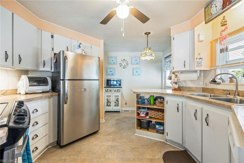 SIX LAKES COUNTRY CLUB - Residential