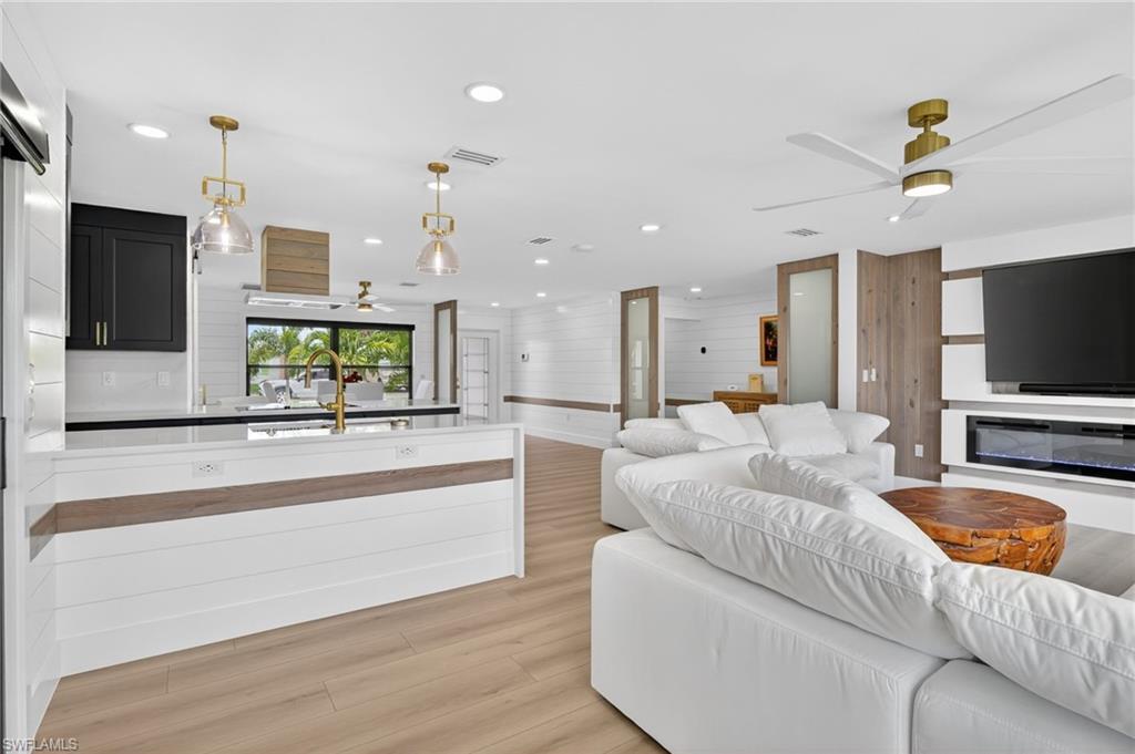 KNIGHTS BOKEELIA ISLE - Residential