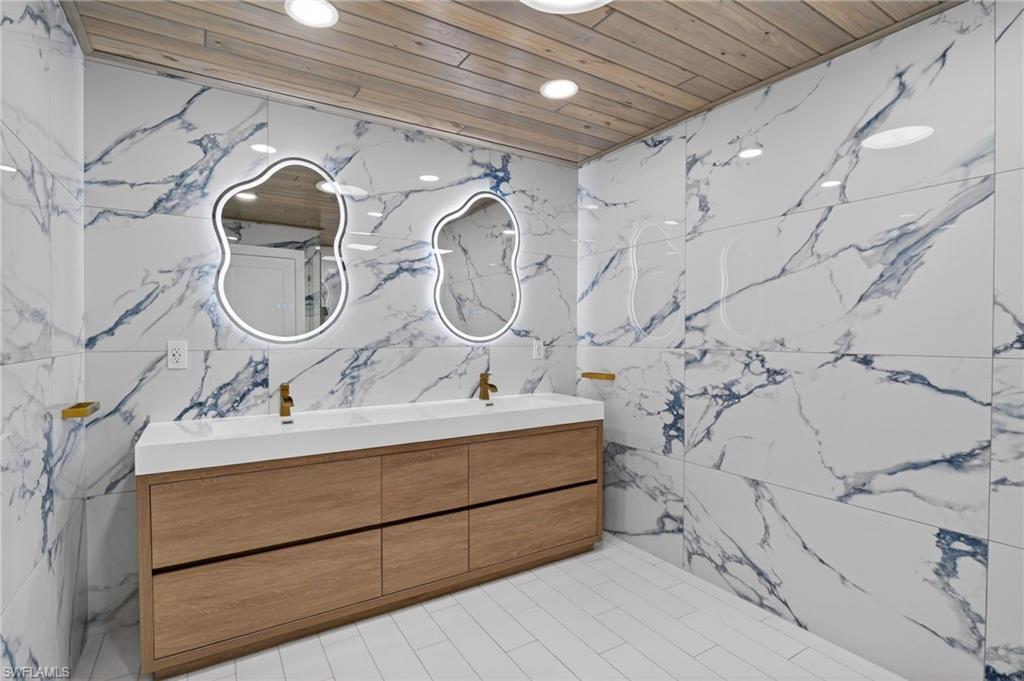 KNIGHTS BOKEELIA ISLE - Residential