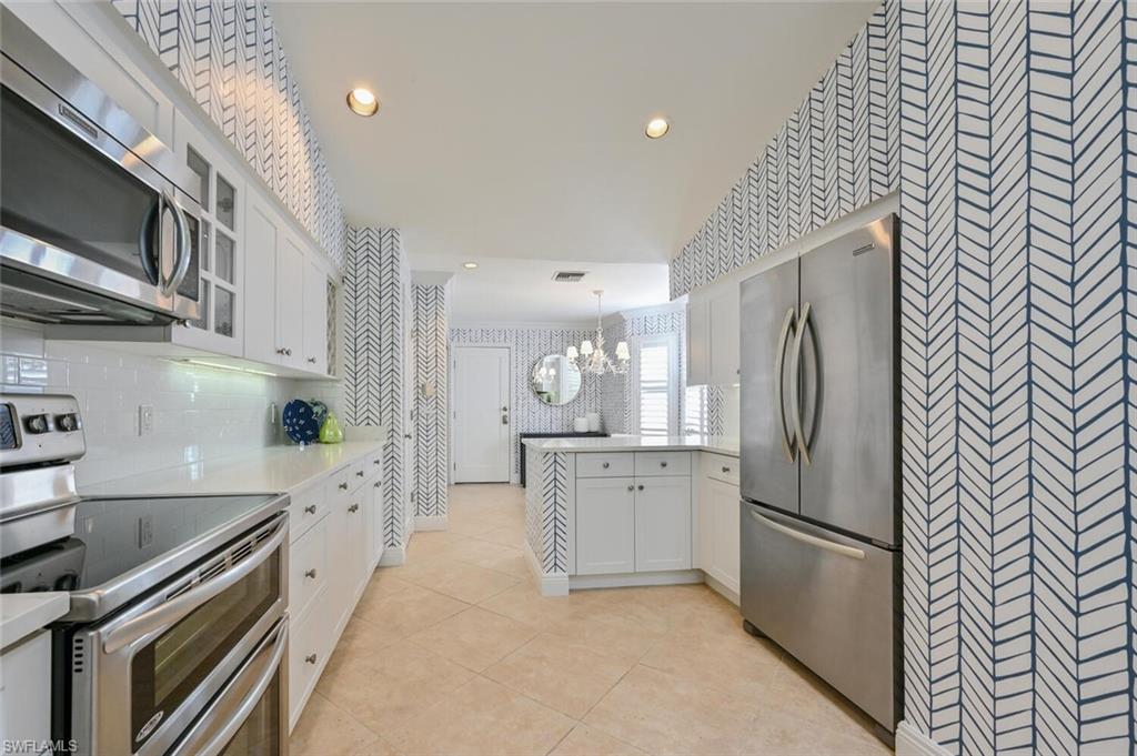 VILLAS AT PELICAN BAY - Residential Lease