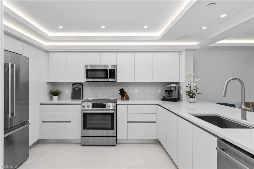 GULF BREEZE AT VANDERBILT - Residential Lease