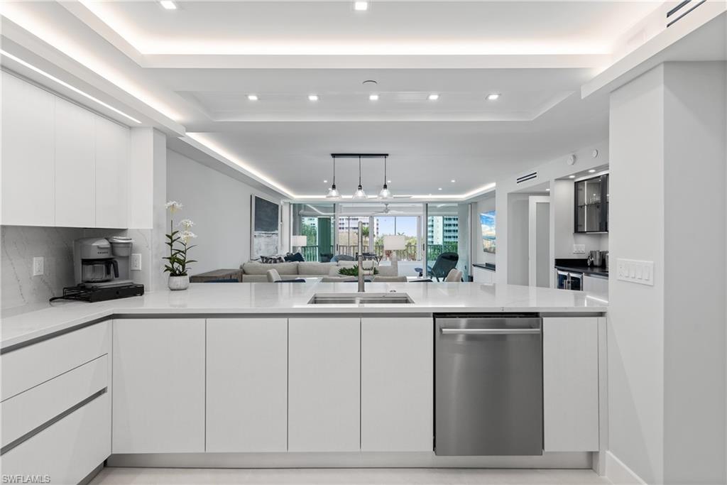 GULF BREEZE AT VANDERBILT - Residential Lease