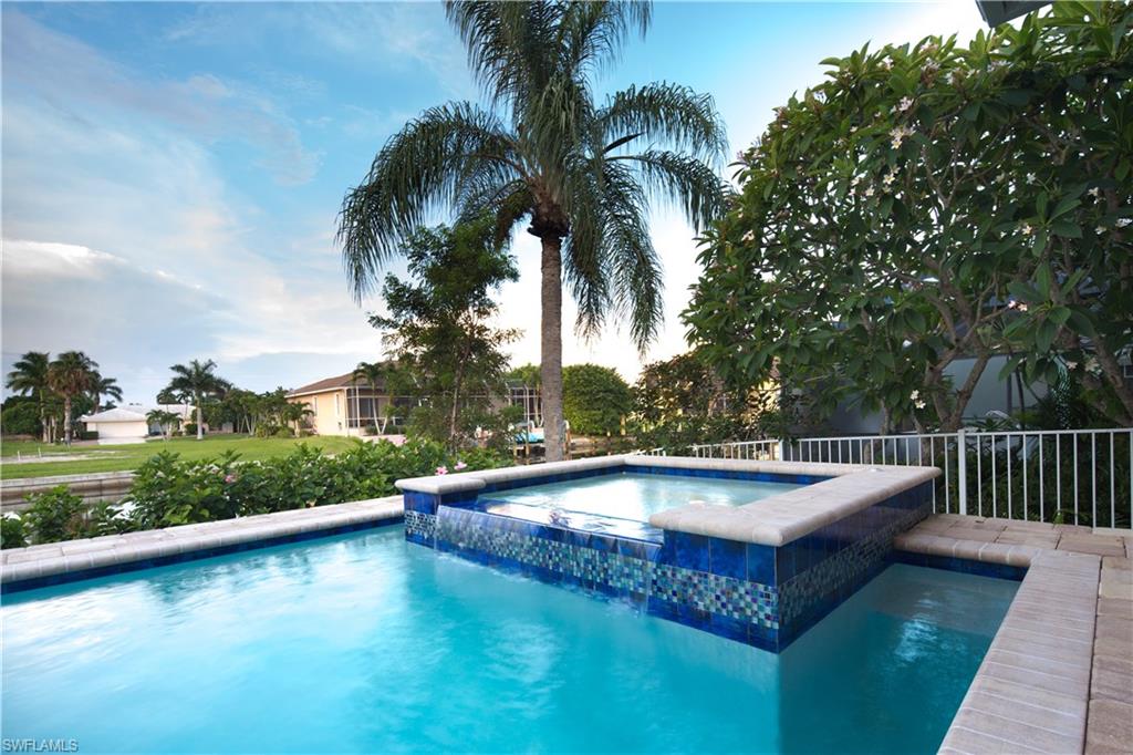 MARCO BEACH - Residential