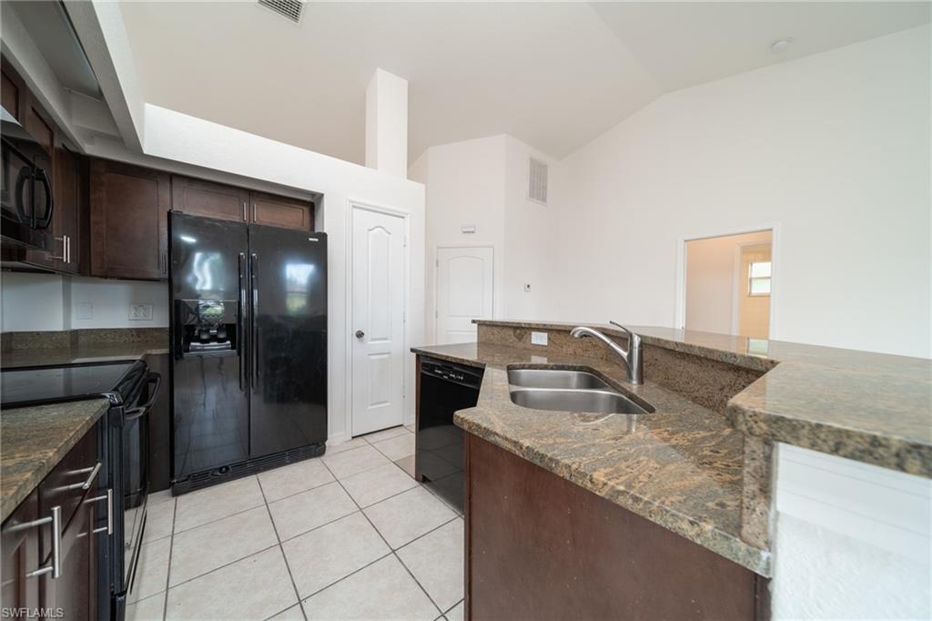 COUNTRY CLUB ESTATES - Residential