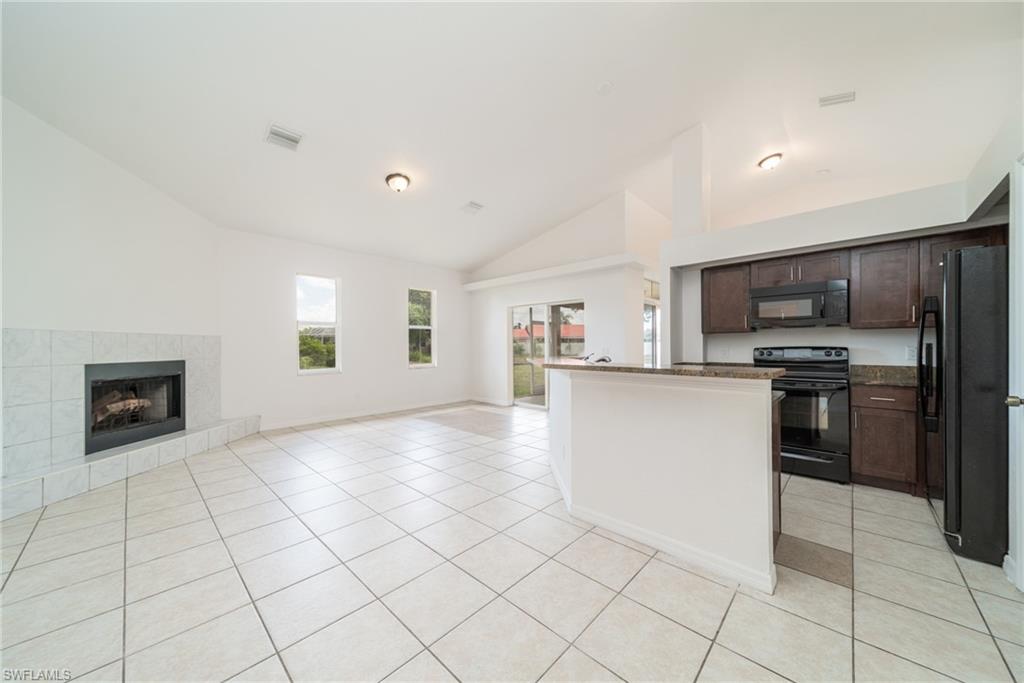 COUNTRY CLUB ESTATES - Residential