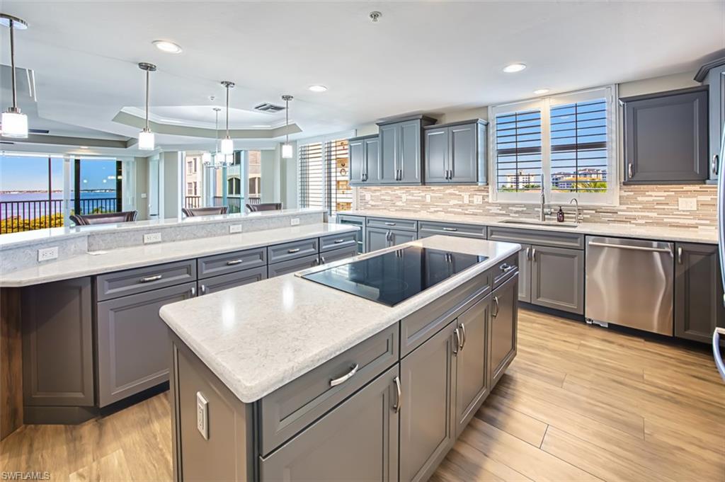 HARBOUR ISLE YACHT AND RACQUET CLUB CONDO - Residential