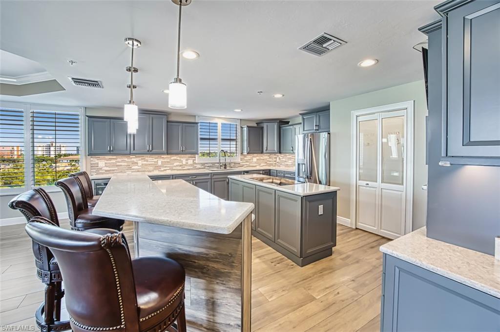 HARBOUR ISLE YACHT AND RACQUET CLUB CONDO - Residential