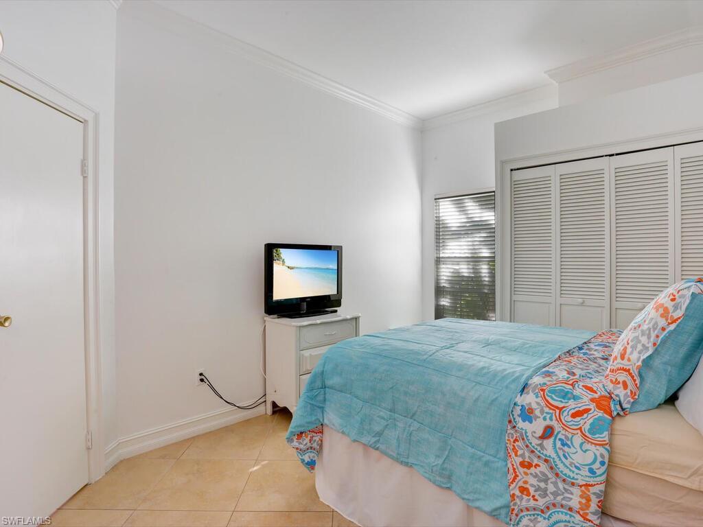 QUEENS PARK AT LAGO VERDE - Residential