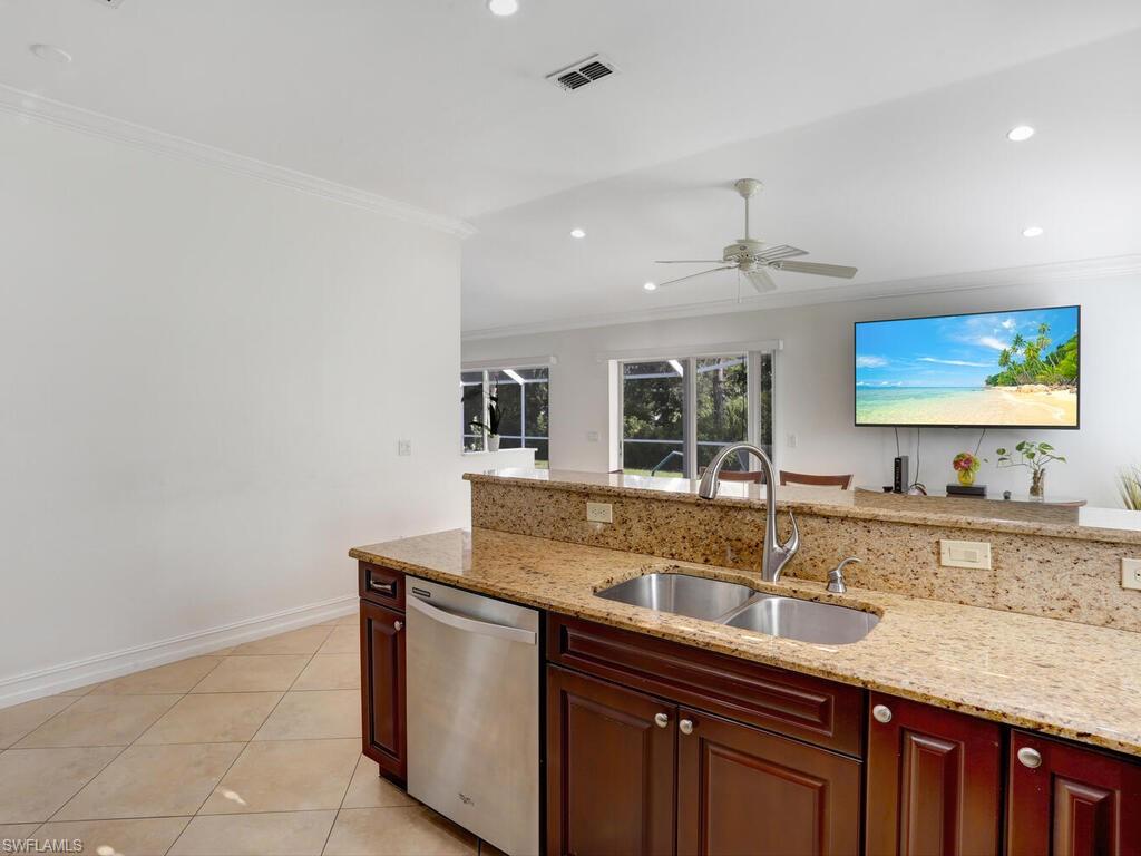 QUEENS PARK AT LAGO VERDE - Residential