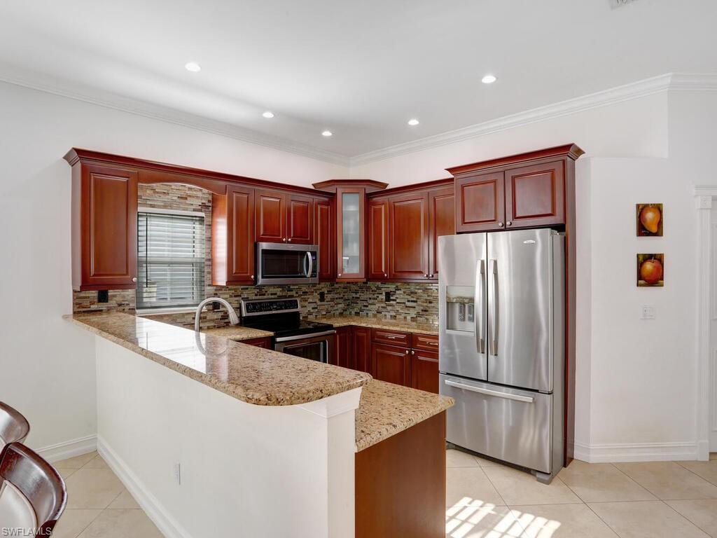 QUEENS PARK AT LAGO VERDE - Residential