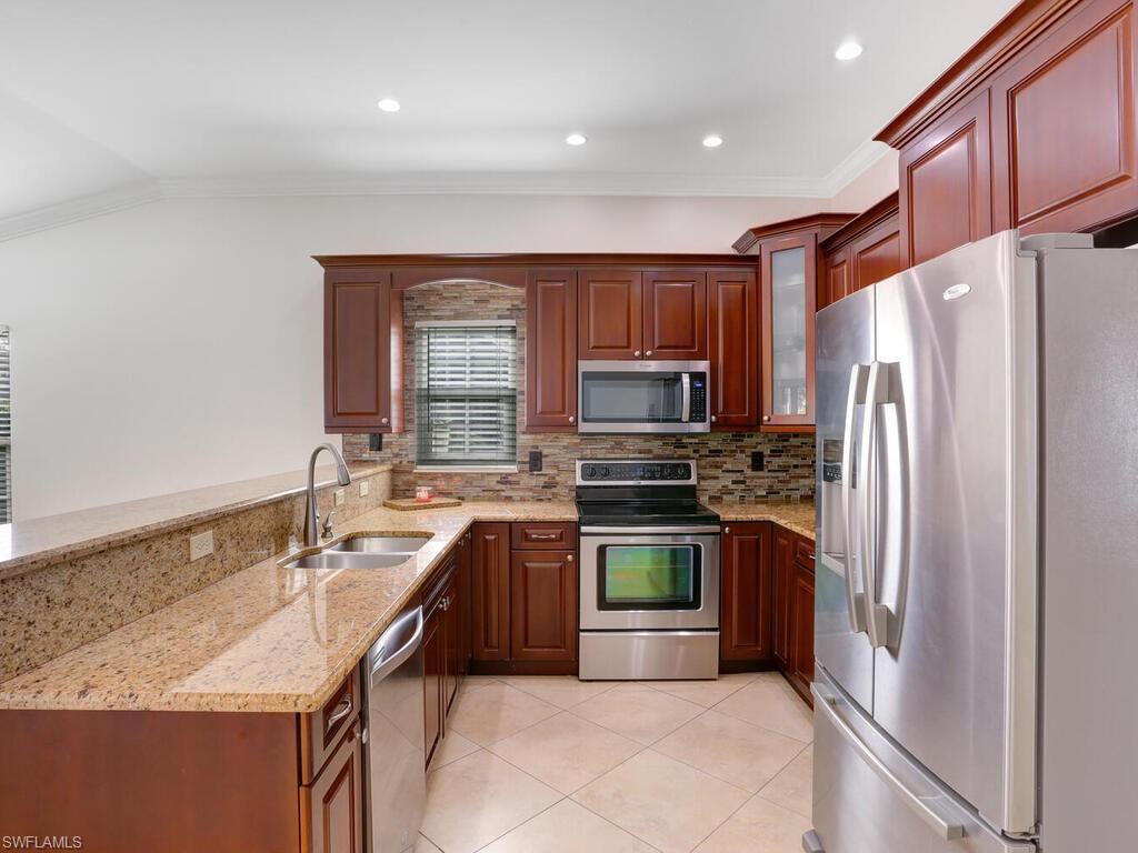 QUEENS PARK AT LAGO VERDE - Residential