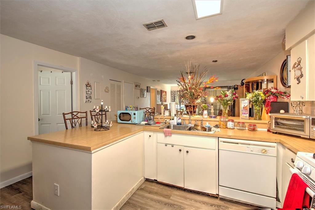 LEELAND VILLAS - Residential