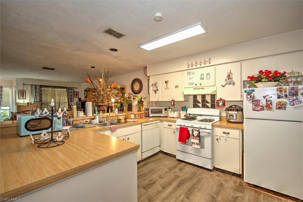 LEELAND VILLAS - Residential