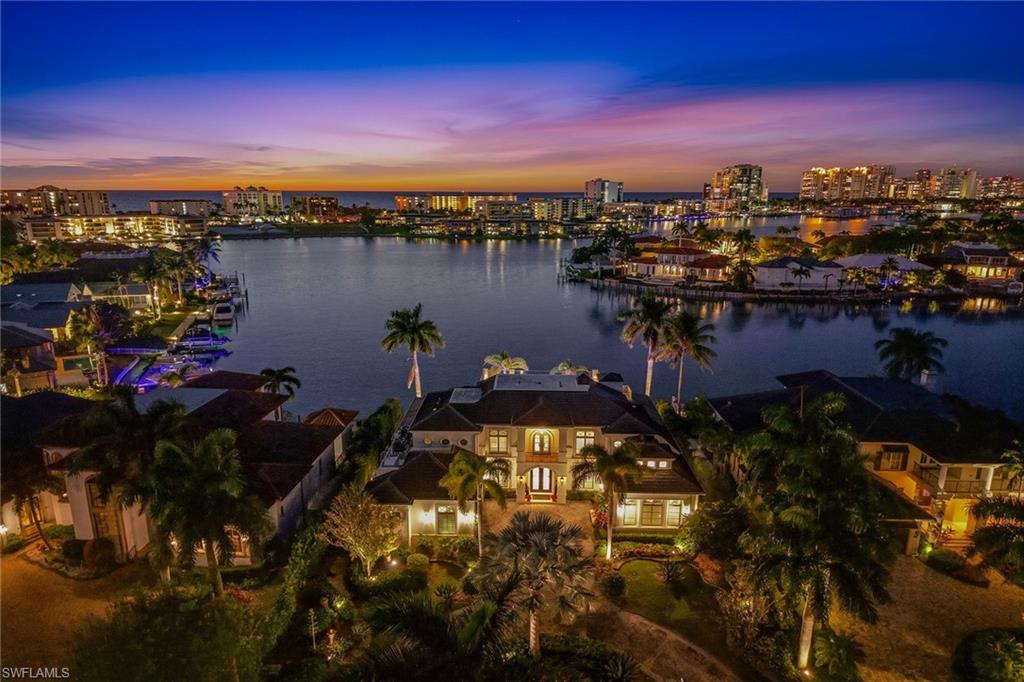 MOORINGS - Residential