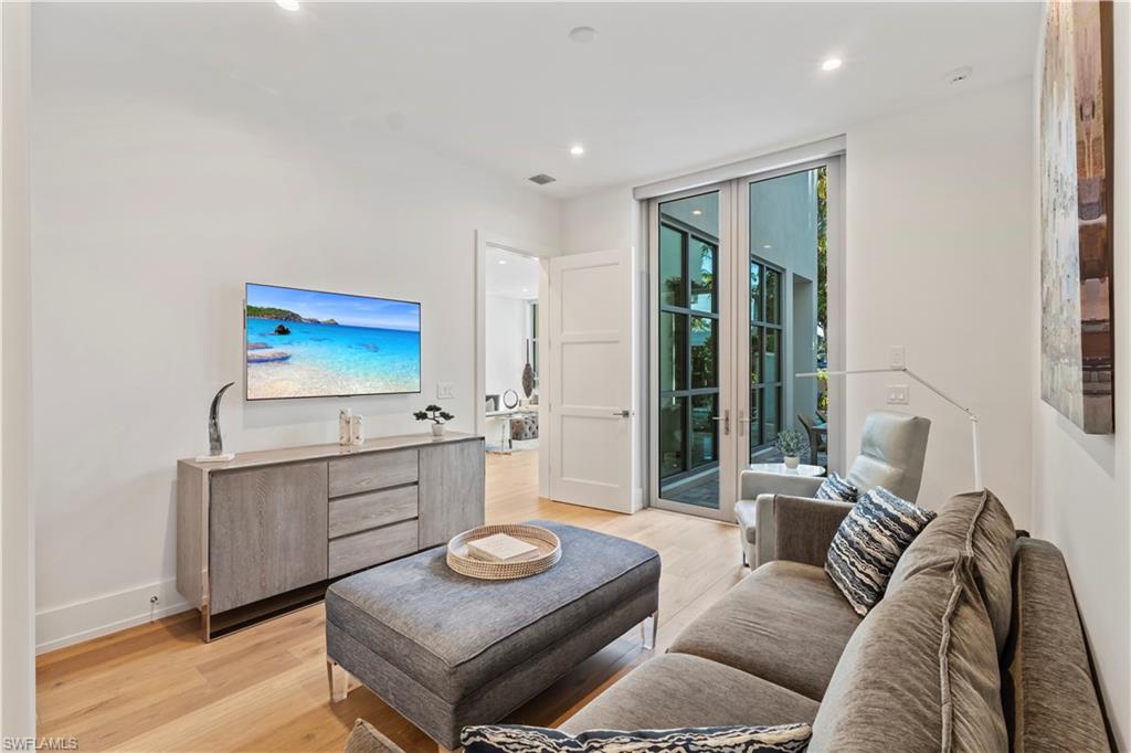 BANYAN CORNERS - Residential