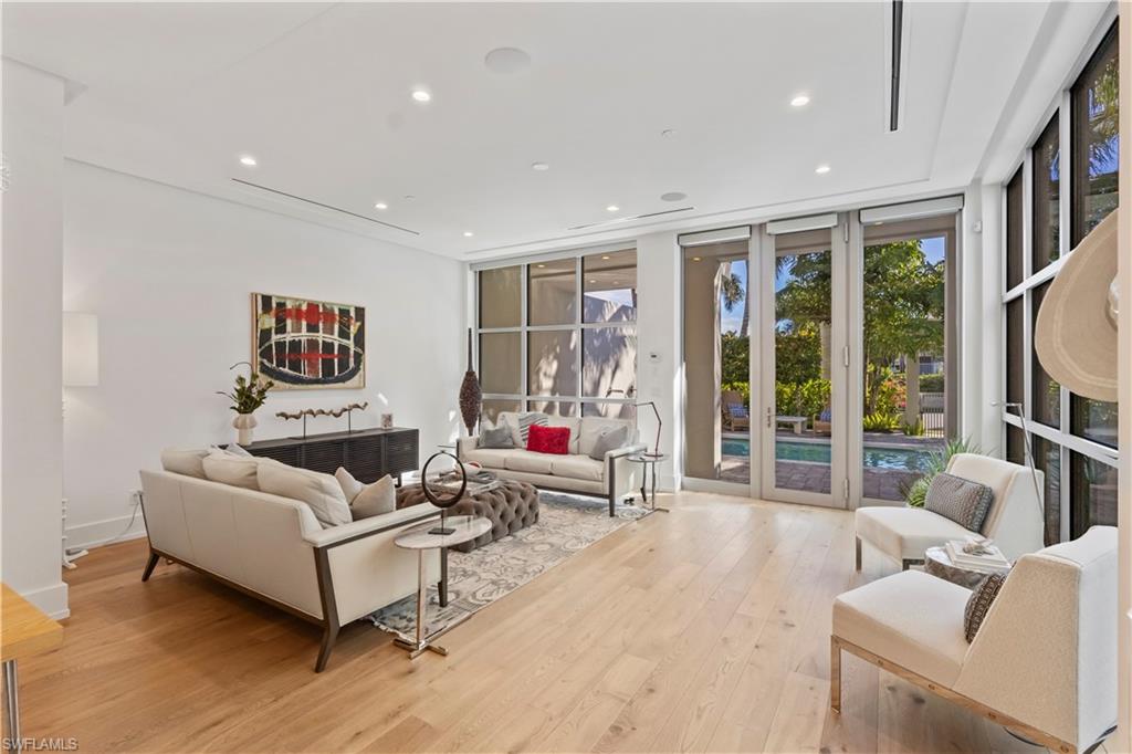 BANYAN CORNERS - Residential