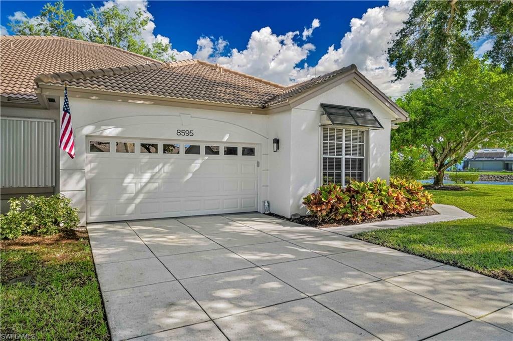 8595 Fairway Bend DR