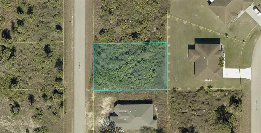 Nice quarter acre lot in southeast Lehigh Acres. This lot has great potential. Agents please read confidential notes.