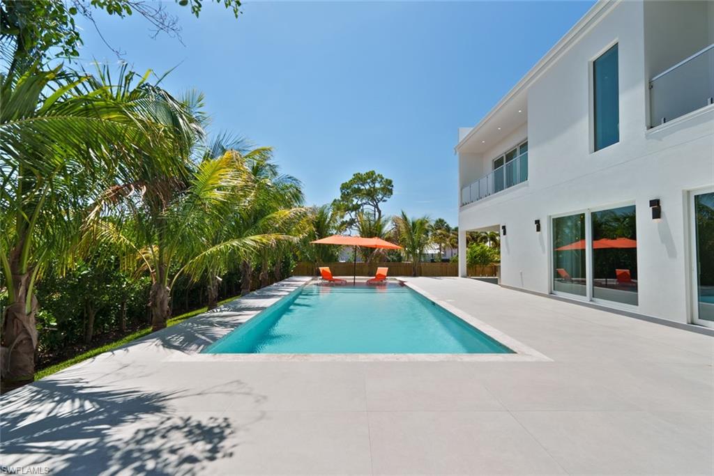 1135 Bluebird AVE