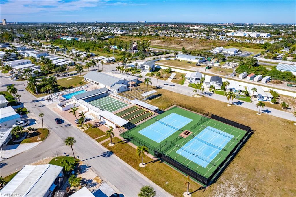 BAYSIDE ESTATES - Land