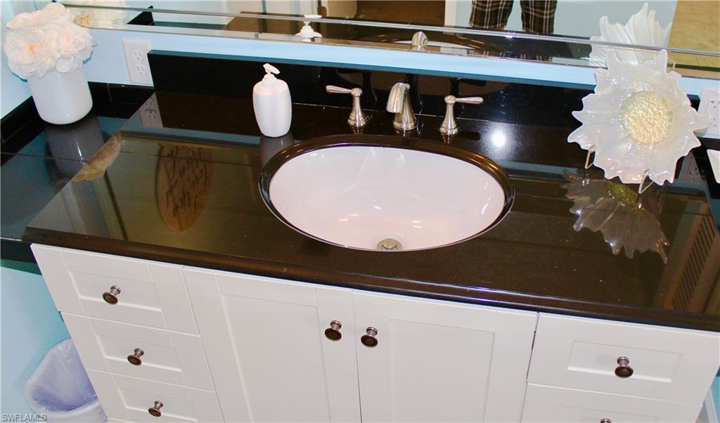 LOS CINCO THE FIVE CONDO - Residential